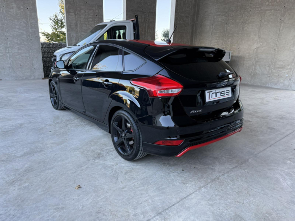 Ford Focus ST-Line Red Black